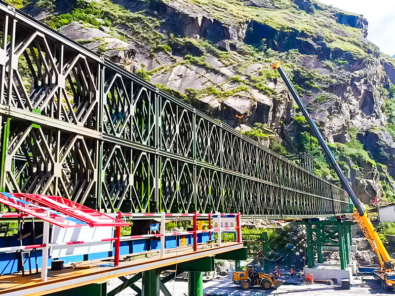 Ponte Bailey CB 200 Ponte Bailey reforçada com quatro fileiras e duas camadas