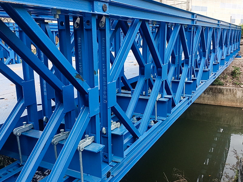Ponte Bailey CB 100 Ponte Bailey pintada reforçada de camada única de fileira tripla
